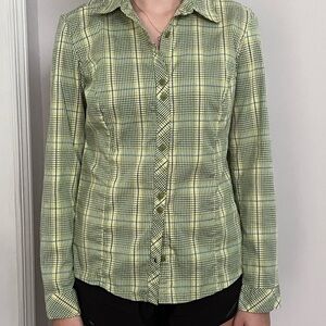 Columbia long sleeve women’s button-down shirt. Some stretch. Like new.